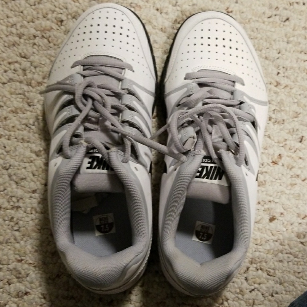 Nike Vapor Court Mens 7.5 wide